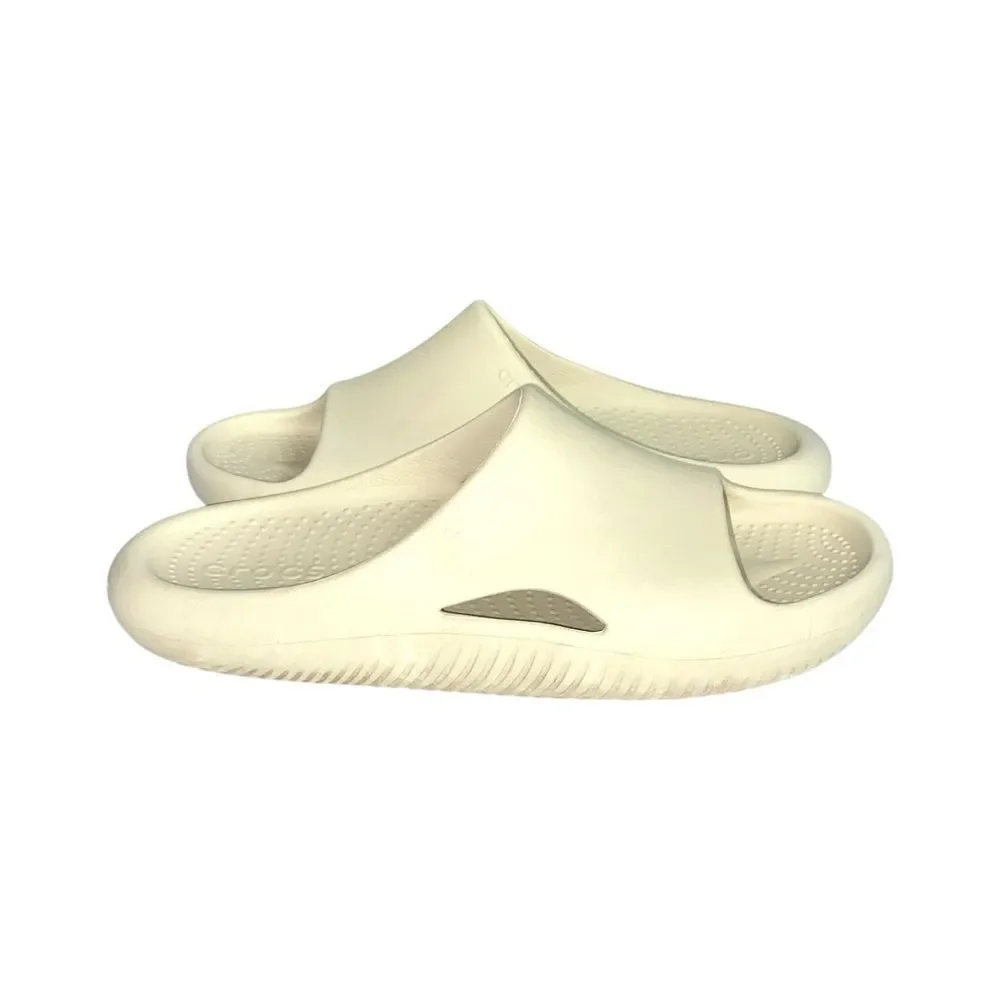 CROCS stride style